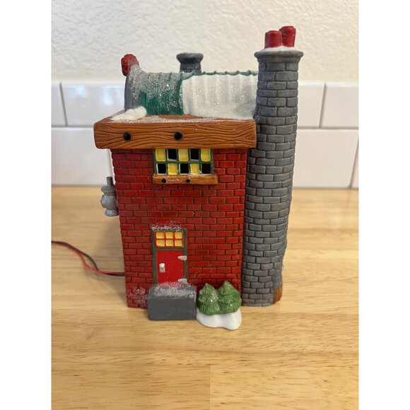 Department 56 North Pole Series "Loading The Sleigh" Loading Dock - Lights Work - Picture 2 of 7